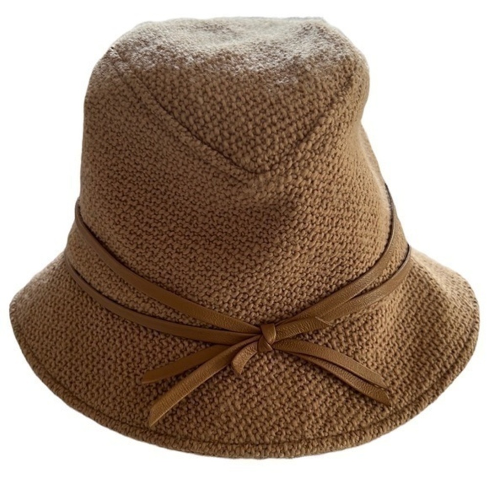 Jennifer Ouellette camel color hat